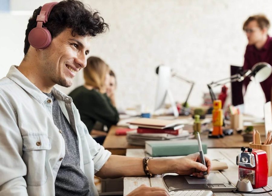 imgi_34_man-headphones (1)